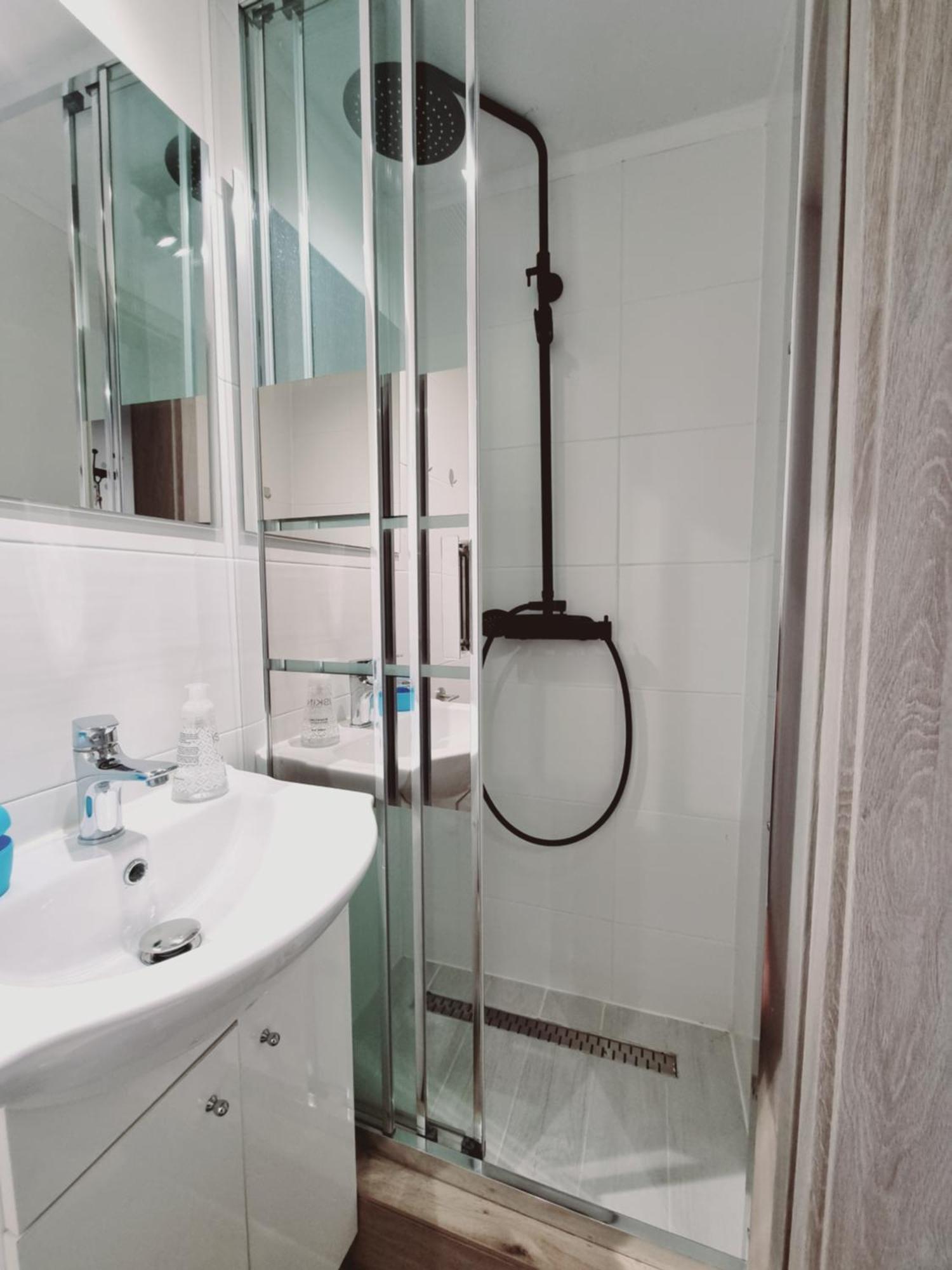 Apartament Paula เยเลเนียกูรา ภายนอก รูปภาพ